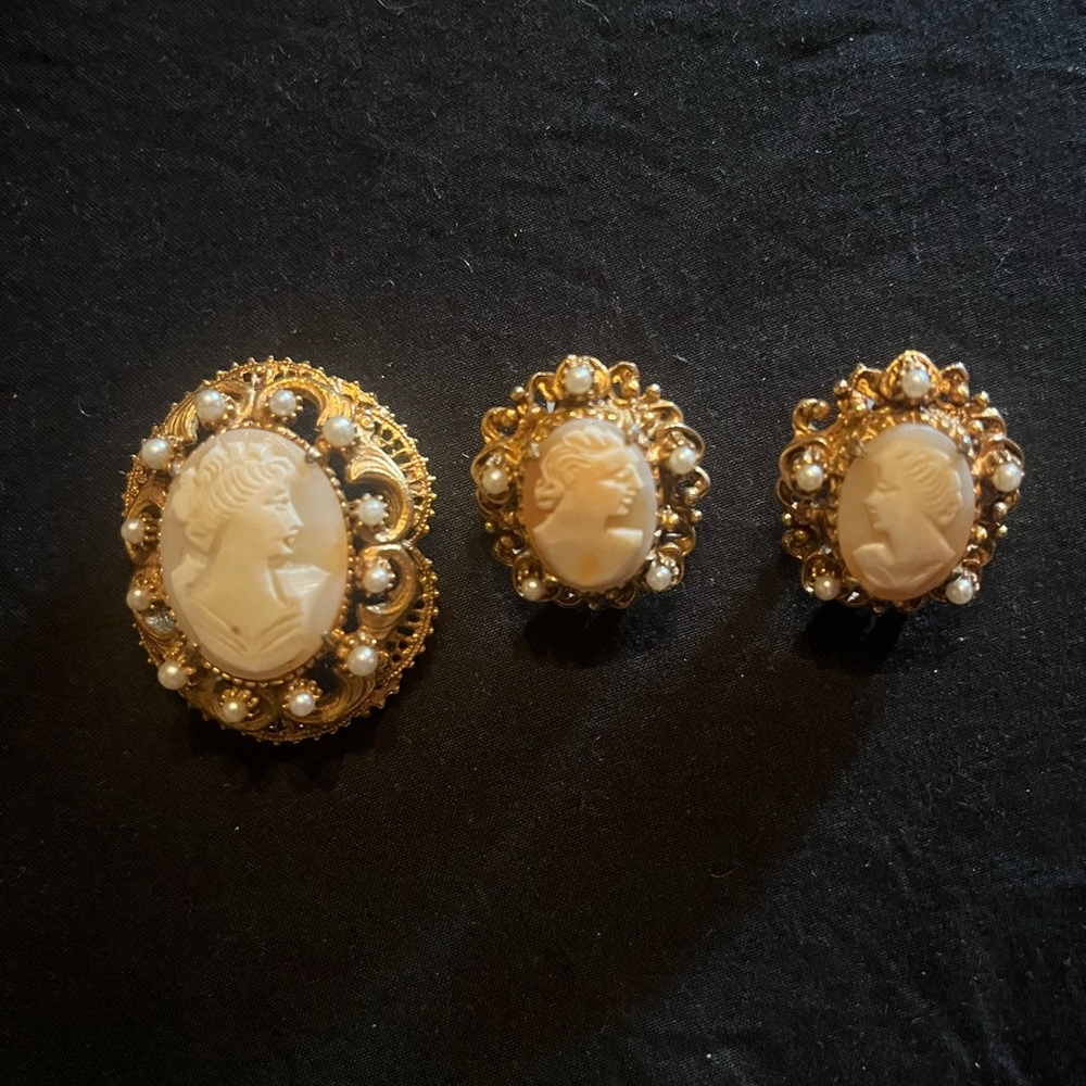 Vintage Gold Cameo Jewelry Set Brooch Pendant and Earrings Florenza